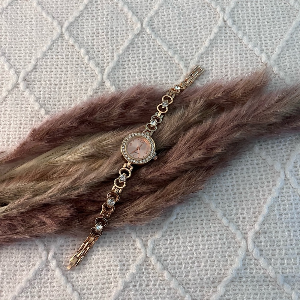 Rosegold Studded Bow Link Timepiece‎